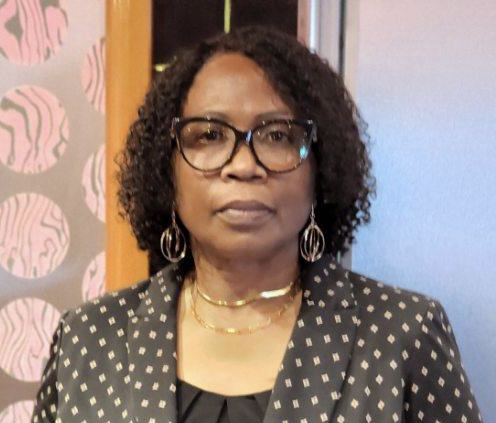 headshot of fyi volunteer Sandy